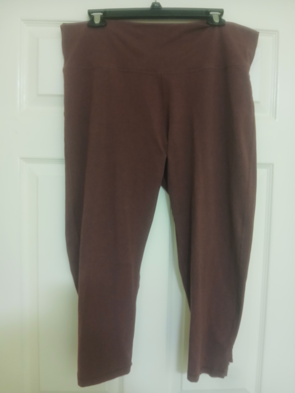 Old Navy Cropped Leggings in Burgundy